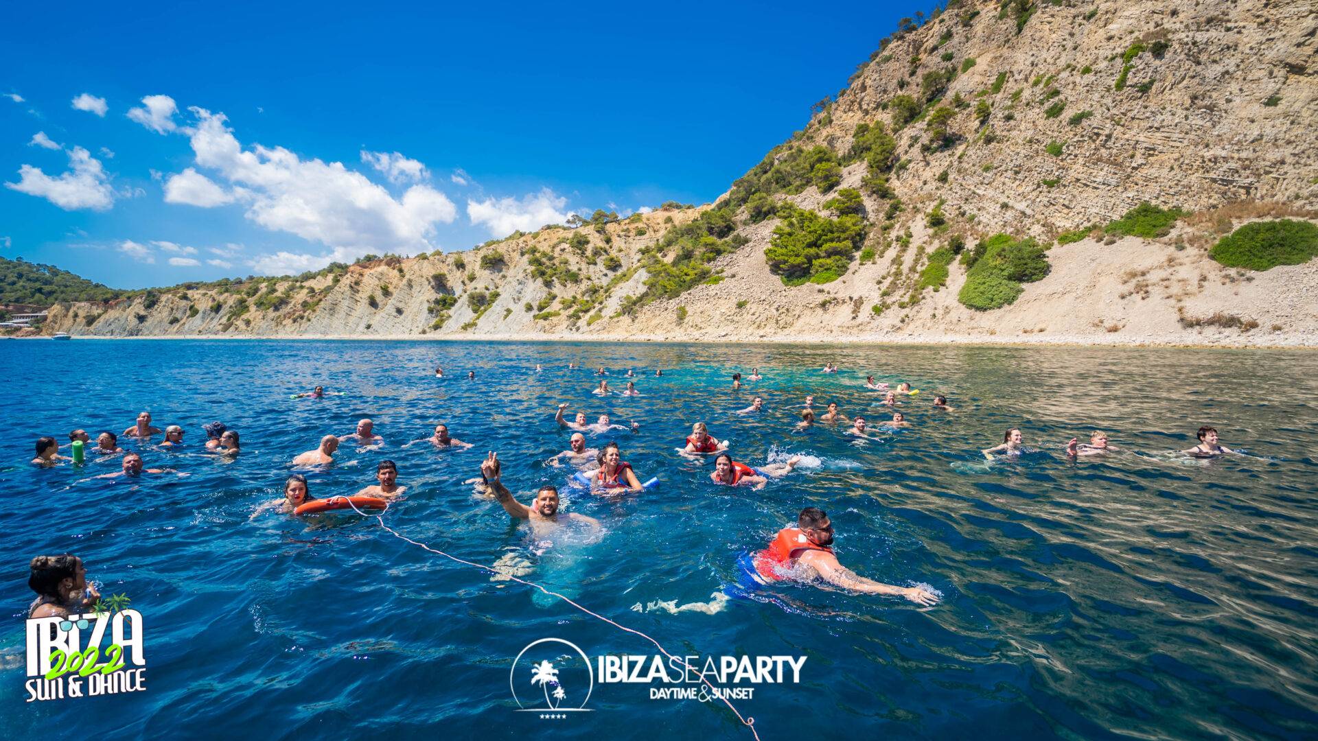 Fiesta en barco incluida en el pack de Ibiza Sun & Dance